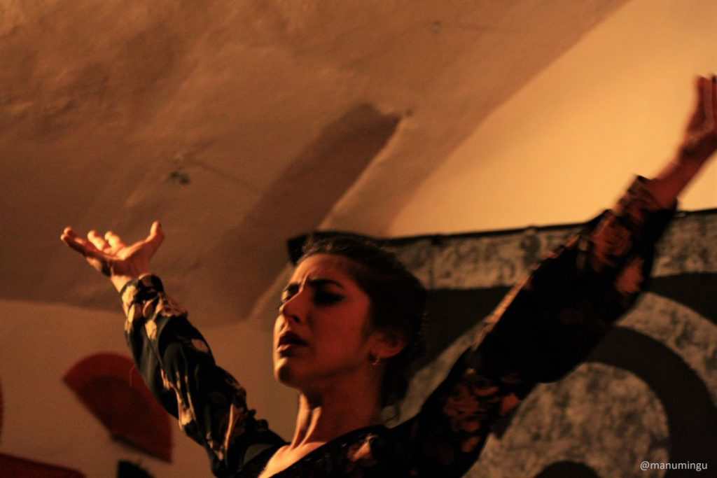 Elena Busatto baile flamenco a Los Viernes en la Cueva Bologna